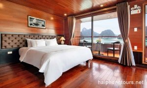 Deluxe suite balcony Hai Phong Vspirit Premier Cruise